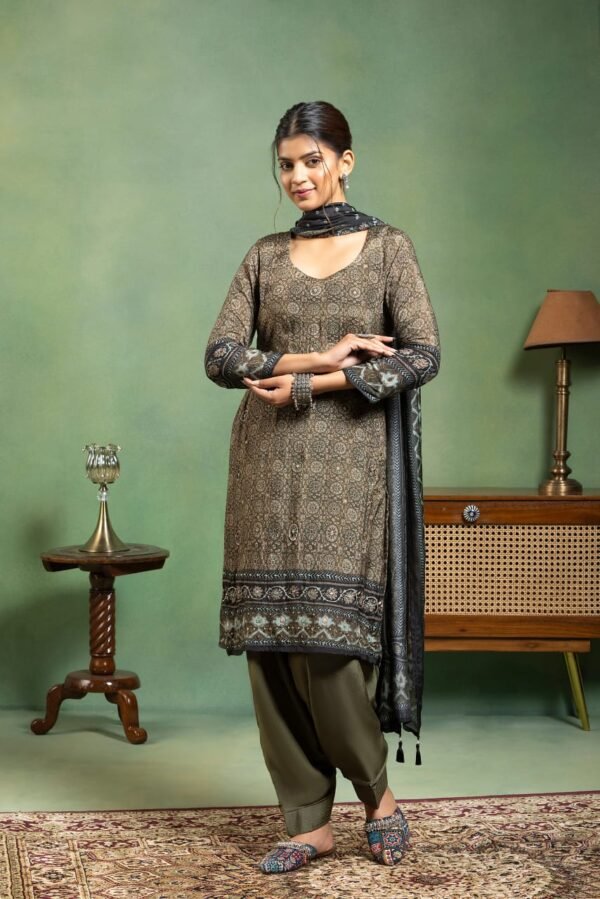 Ramtex pure muslin suit with muslin digital duppatta - Image 6